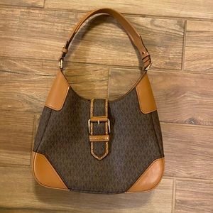 Michael Kors Lillian Medium Shoulder Bag